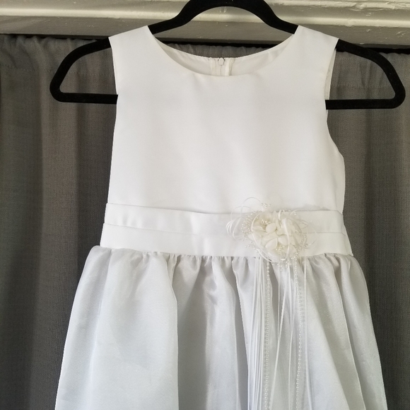 Butterflyscc | White Dress - Picture 2 of 9